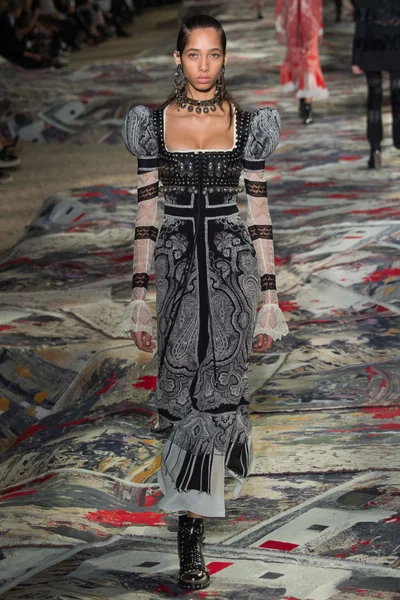 Look 33